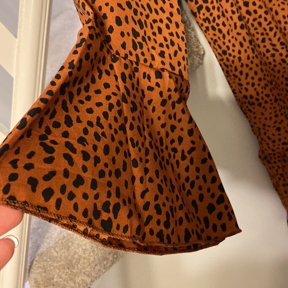 Boutique:Cheetah print brown with black spots, Bell sleeve dress never worn - Picture 4 of 11